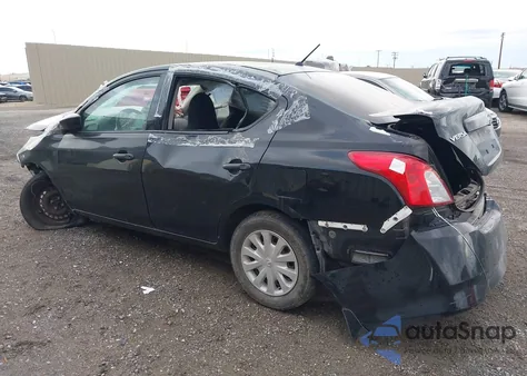 2016 Nissan Versa 1.6 S z USA, uszkodzony, nr VIN 3N1CN7AP3GL904184